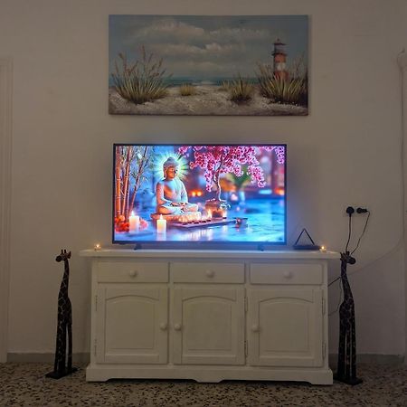 The Beach Hut With Lazy Spa Adra Exterior photo